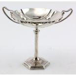 Small silver Art Nouveau comport/sweetmeat dish, hallmarked 'J.D & S, Sheffield, 1905'. Total silver
