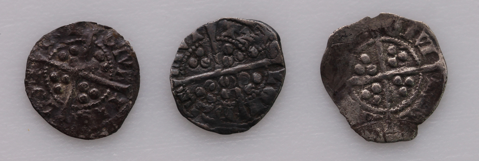 Edward III Farthing S.1562 Fine; along with 2x Edwardian Farthings of London GF - Image 2 of 2