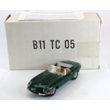 Franklin Mint 1:24 scale 1961 Jaguar E-Type, with certificate of authenticity, contained in original