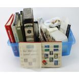 GB - mainly modern in large blue plastic tub. Including five albums of odd values QV to QE2 used.