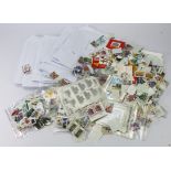 GB - large mixed lot of unmounted mint decimal postage, commemoratives and definatives. Approx