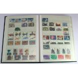 GB - collection in green s/book c1965-1991 Commems, complete unmounted mint as far as we can tell.