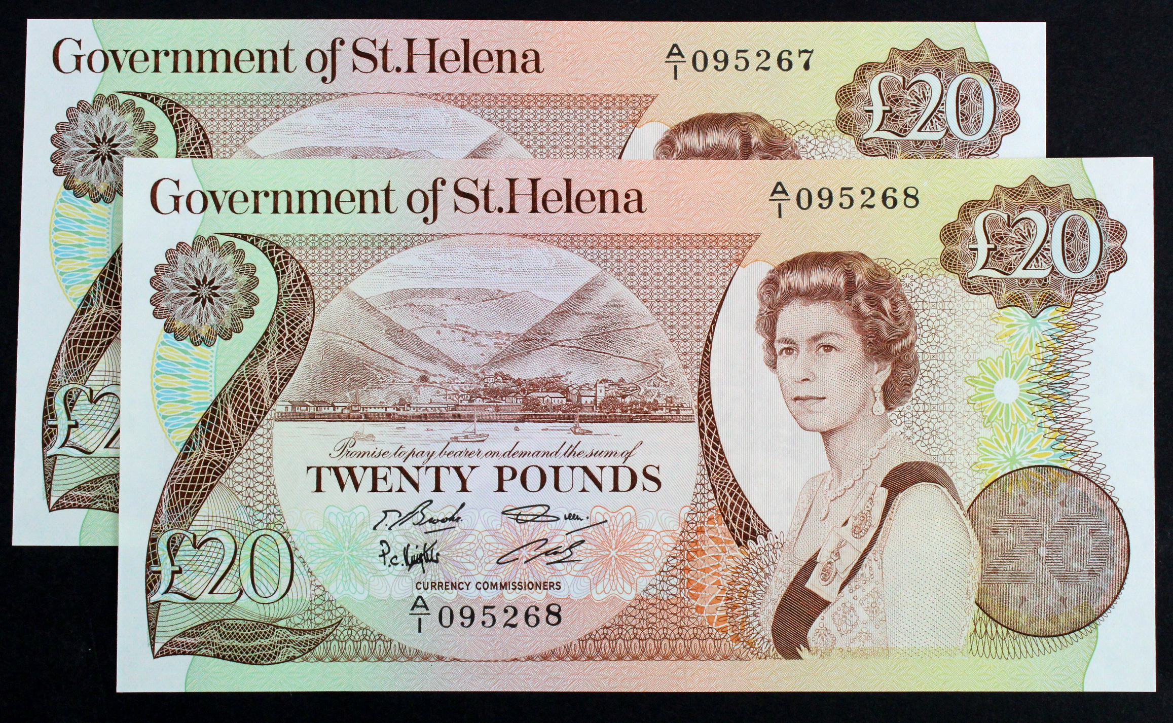 Saint Helena 20 Pounds (2) issued 1986, a consecutively numbered pair, serial A/1 095267 & A/1