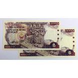 Indonesia 10000 Rupiah (2) dated 1979, a scarce consecutively numbered pair of REPLACEMENT notes,