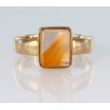 9ct yellow gold ring set with rectangular hardstone measuring approx. 12mm x 8mm, finger size P,