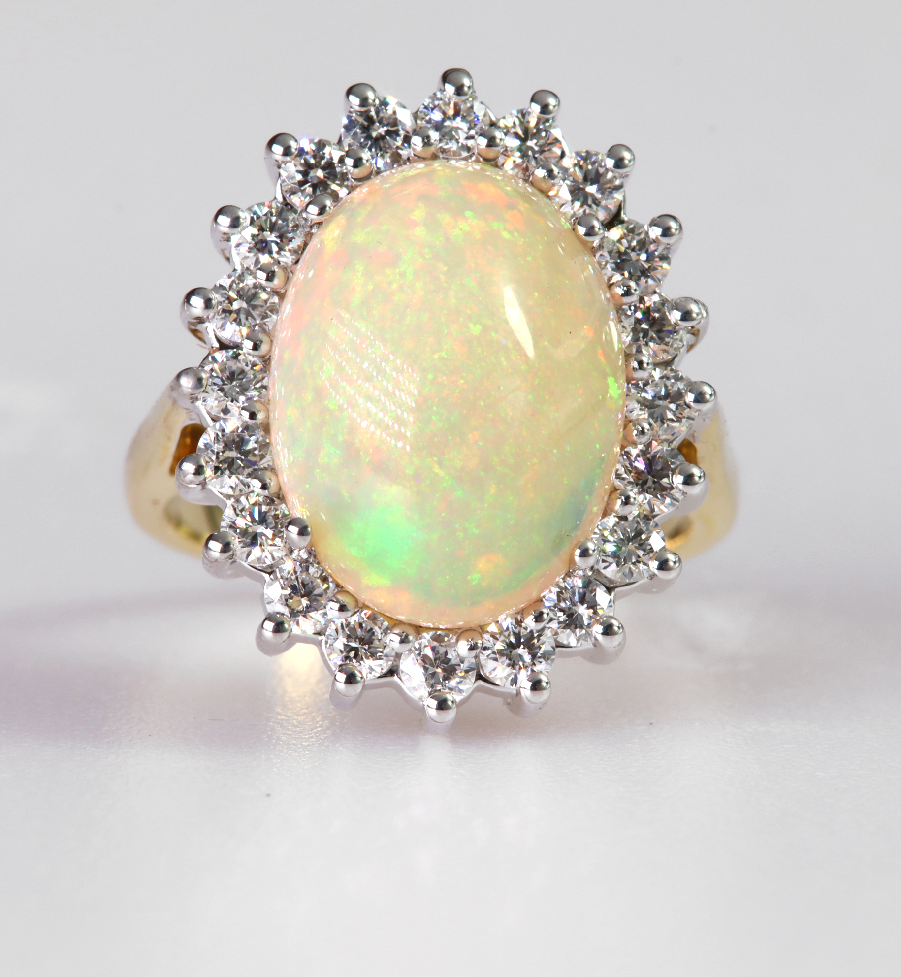 18ct yellow gold dress ring featuring a central oval cabochon measuring approx. 15mm x 11mm and with