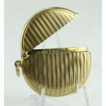 9ct gold Vesta case of circular form. Hallmarked Birmingham 1924 by Deakin & Francis. Approx 21.6g