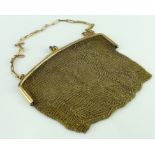 Early 20th Century ladies gold plated mesh purse. Approx 140mm x 115mm