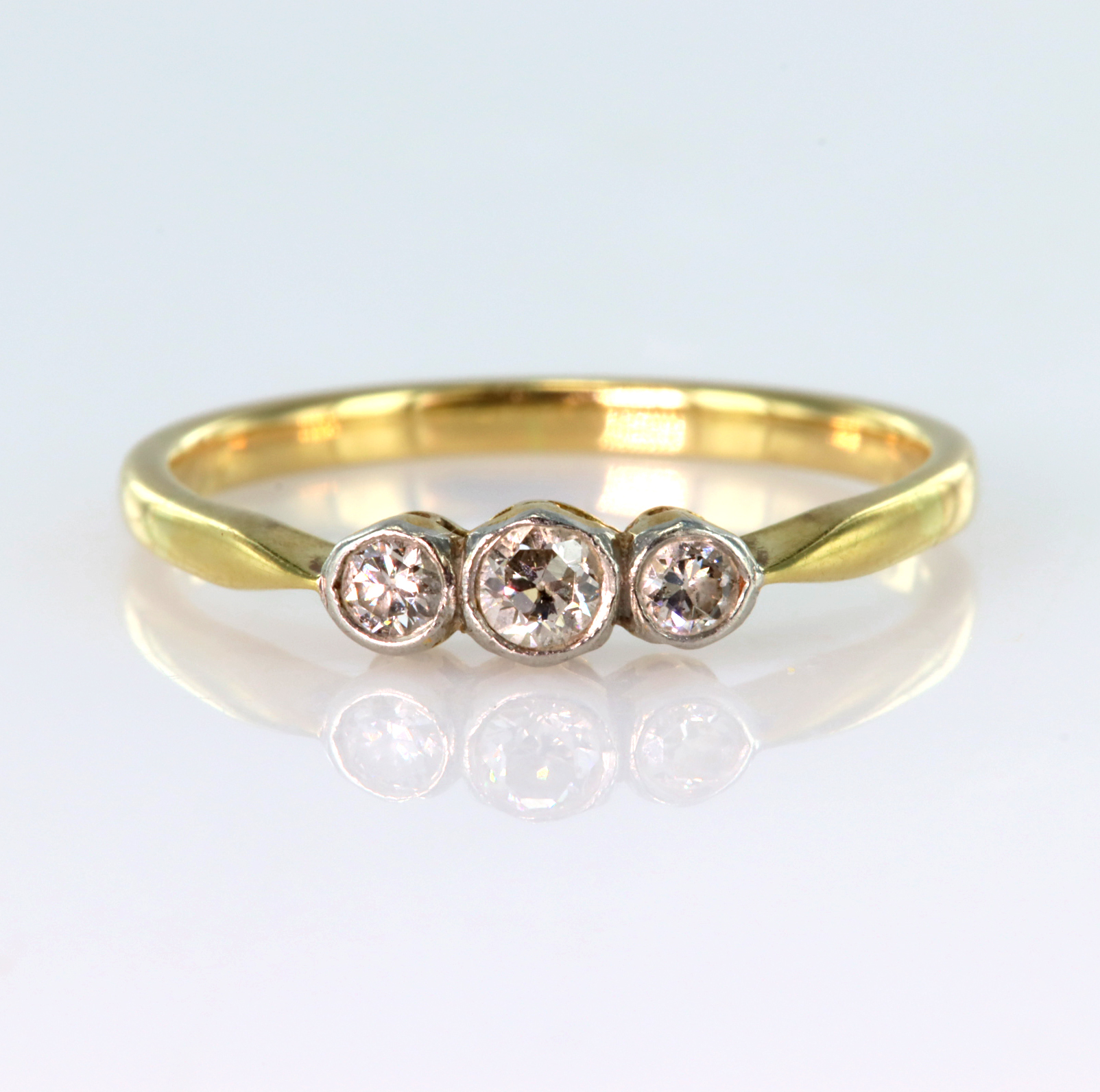 18ct yellow gold three stone graduated diamond ring, centre round brilliant cut diamond weighing