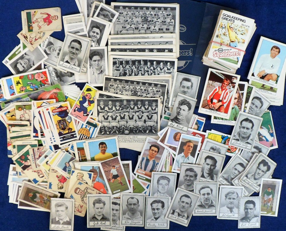 Trade cards, Football, a quantity of loose trade cards inc. Esso Squelchers, Barratt's, Famous