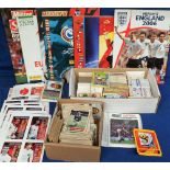 Trade cards, Football, a large quantity of loose cards (100's) inc. many Topps issues, also Pro Set,