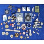 Collectables, a qty. of small collectable items to include boxed BOAC cufflinks (3 prs), BEA