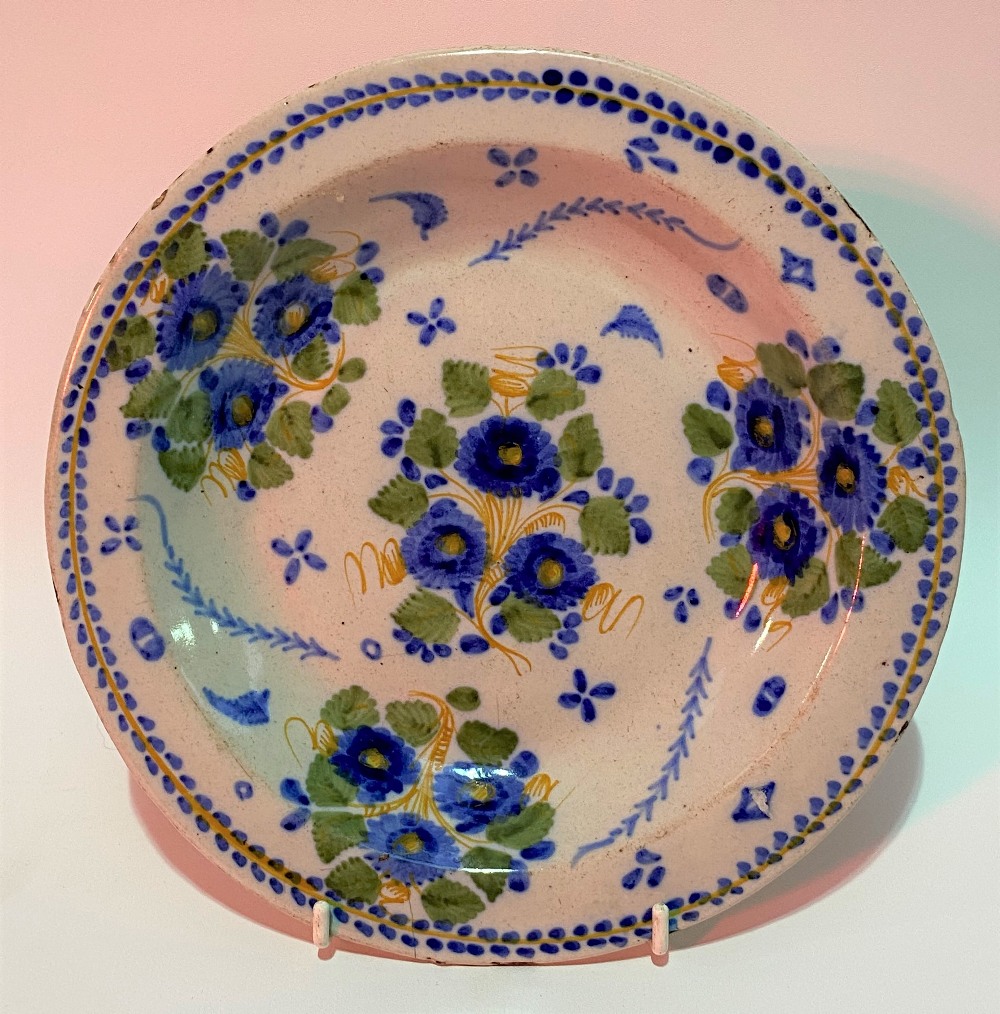 18th Century English Delft foliate decorated dish, diameter 23cm