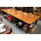 Good Victorian extending rectangular dining table with four extra leaves, the moulded top with