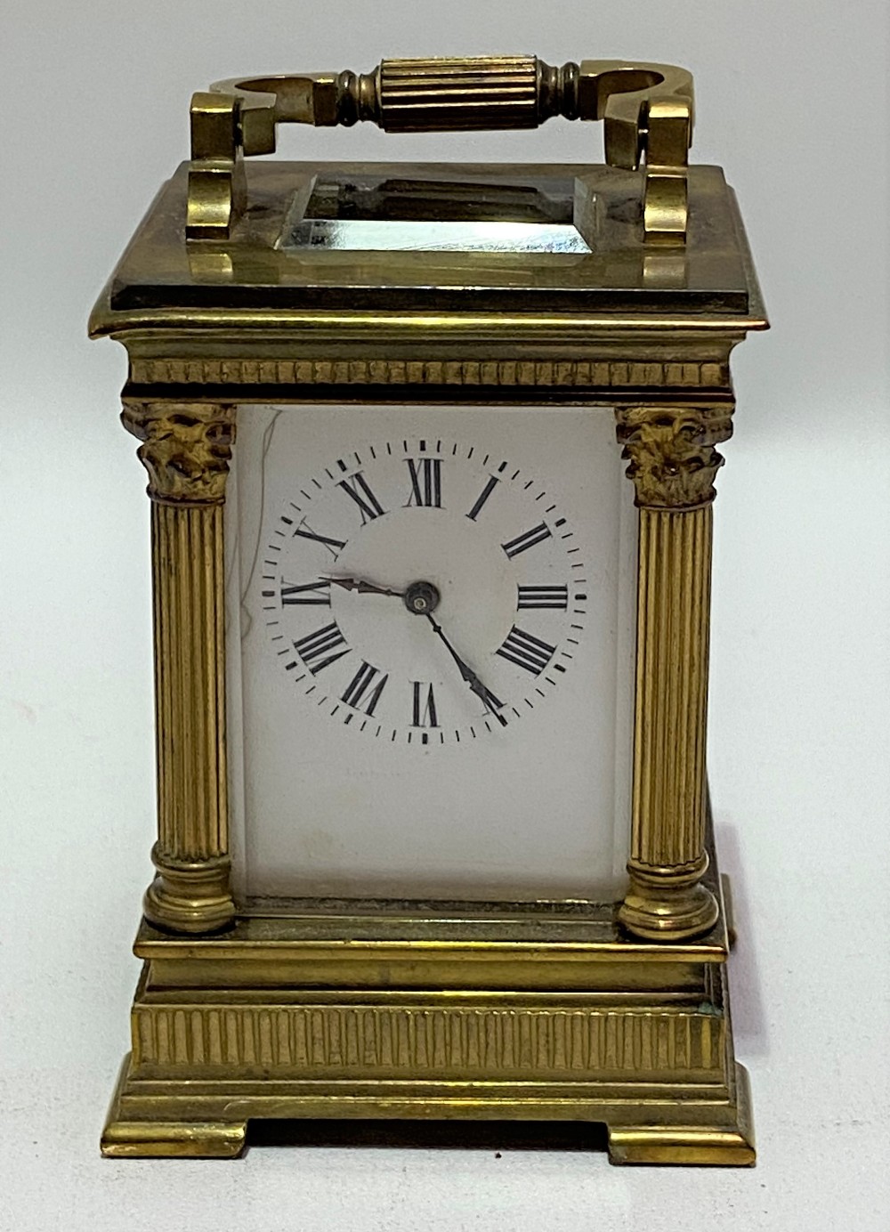 A French brass carriage timepiece with travel case, the 3.5cm white enamel dial with black roman - Image 5 of 7