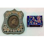 Micro-mosaic photograph frame decorated with daisies on a blue ground, with oval aperture and