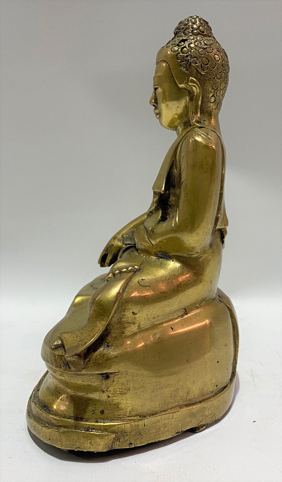A Chinese gilt bronze figure of Shakyamuni Buddha seated in Vajrasana, height 21.5cm - Image 2 of 5
