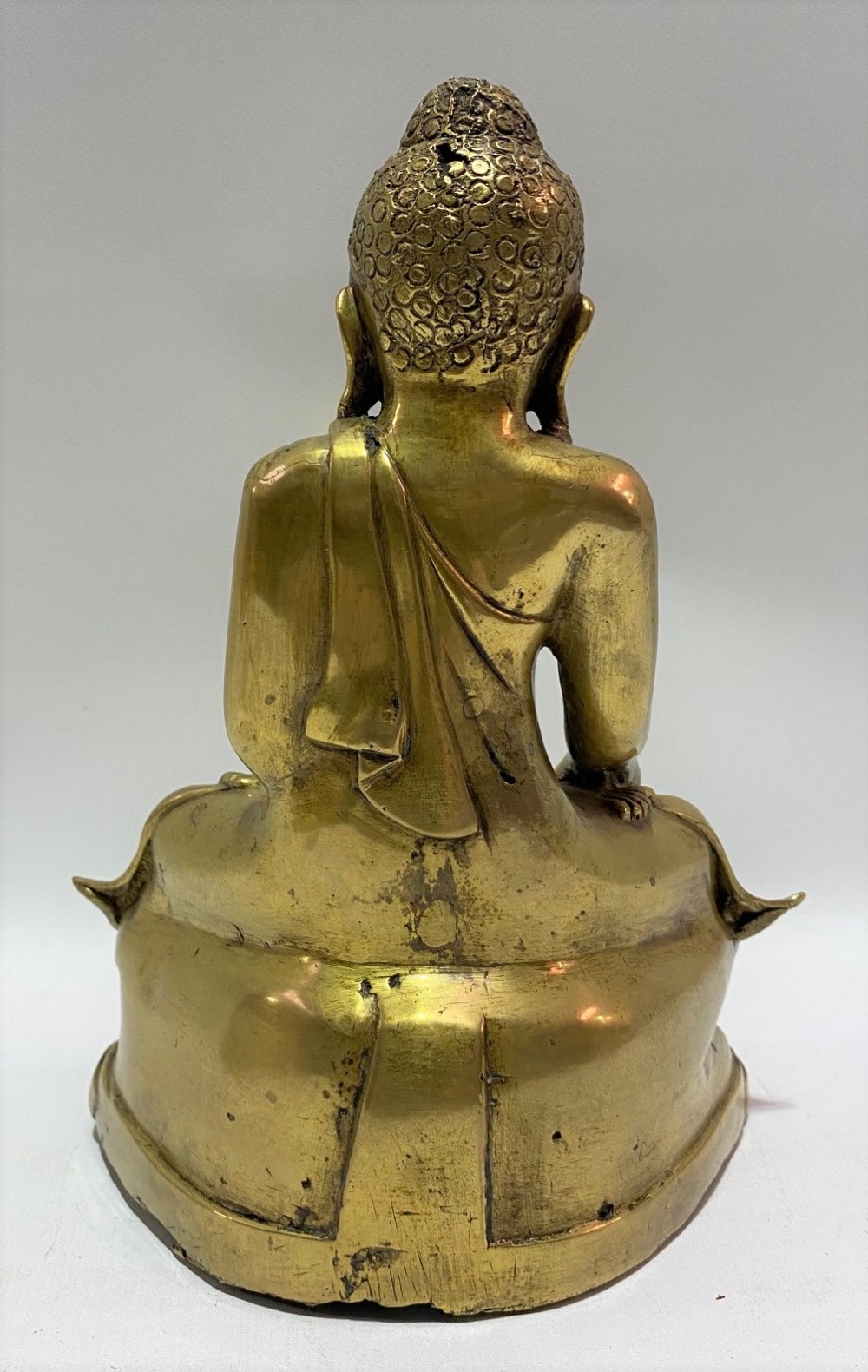 A Chinese gilt bronze figure of Shakyamuni Buddha seated in Vajrasana, height 21.5cm - Image 3 of 5