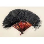 Faux tortoiseshell and black ostrich feather hand fan, length 27cm.