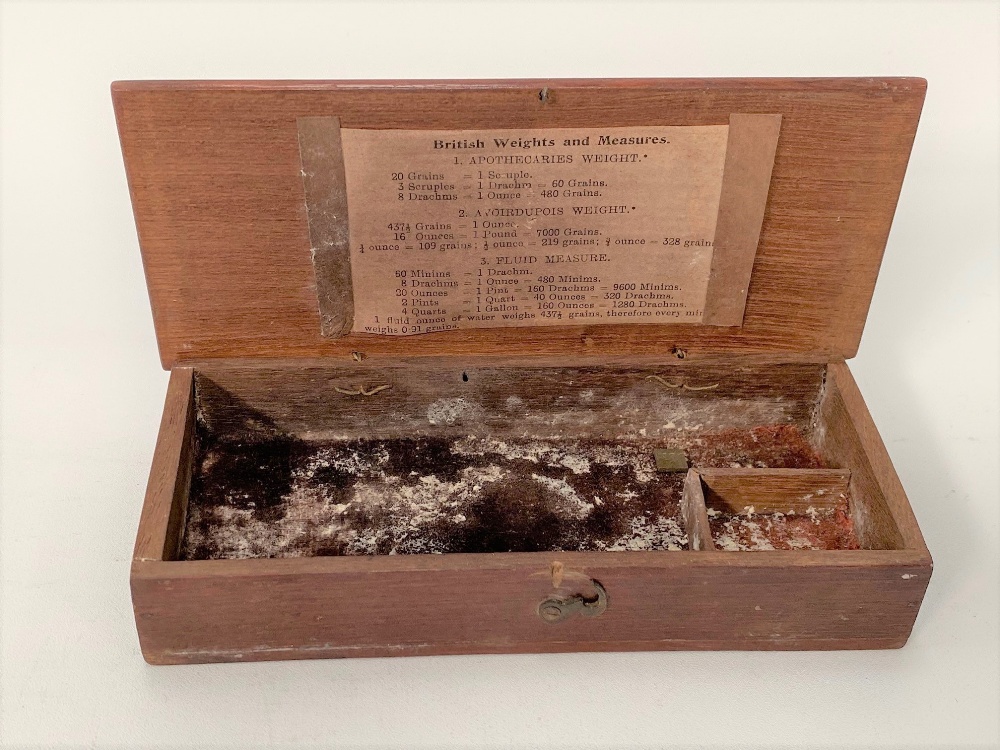 A set of apothecary weights within fitted box, width 18cm. - Image 3 of 3