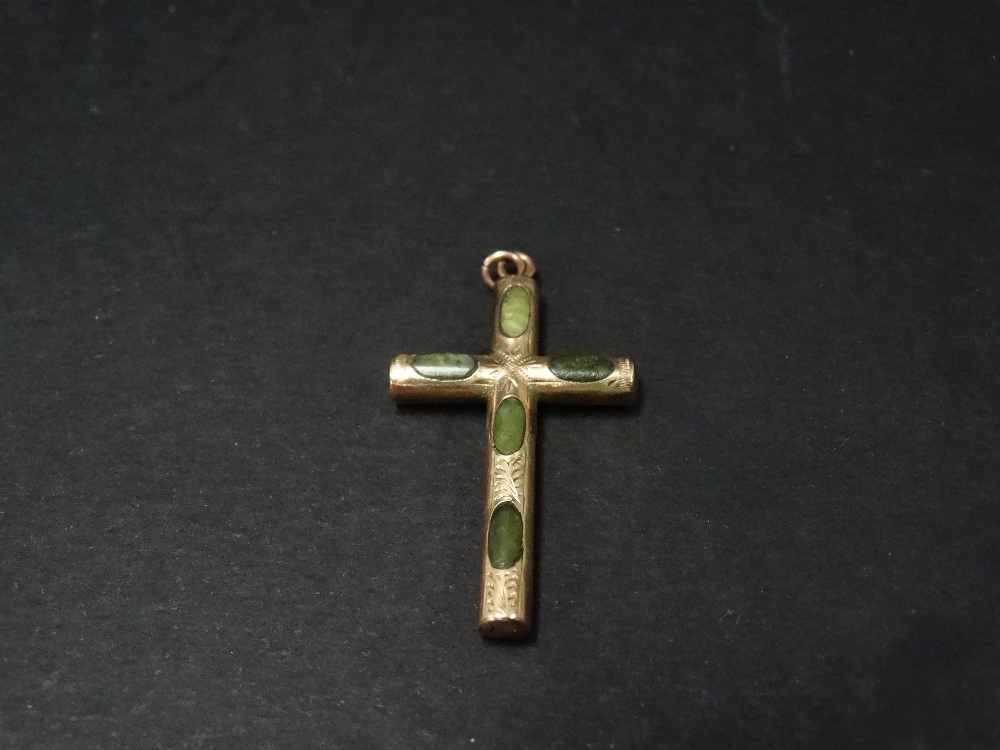 A yellow metal hardstone set cross pendant with foliate chased decoration, length 40mm, weight 2.