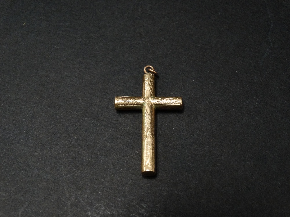 A yellow metal hardstone set cross pendant with foliate chased decoration, length 40mm, weight 2. - Image 2 of 2