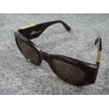 Gianni Versace, a pair of ladies sunglasses, Model MOD420/C COL900, marked 'MADE IN ITALY'.