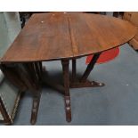 An unsual 20th century oak gateleg table in Cotswolds style, length 154cm.