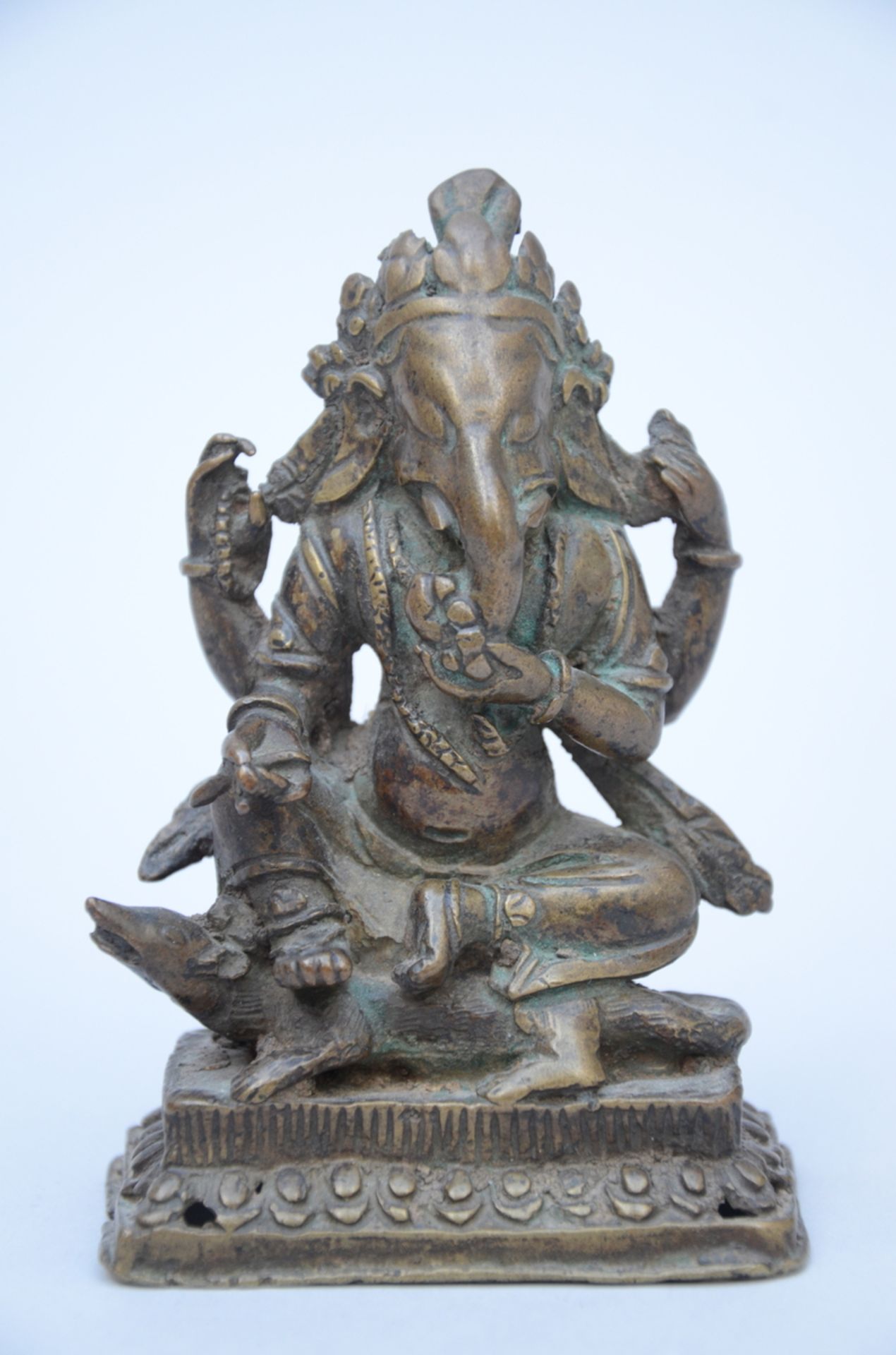 A sculpture in bronze 'Ganesha', Nepal or India (11,5 cm)