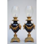A pair of blue porcelain lamps with bronze fittings (h66cm)