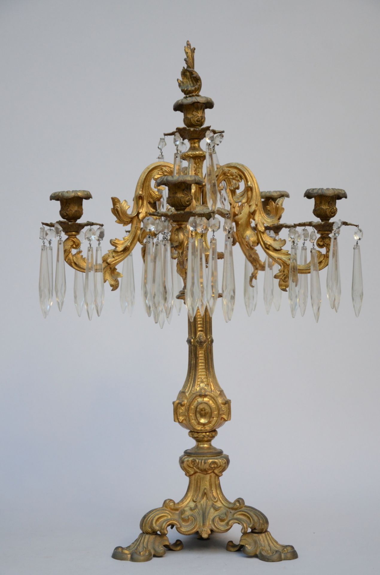 A pair of gilt bronze candlesticks with crystals (h75cm) - Image 2 of 3