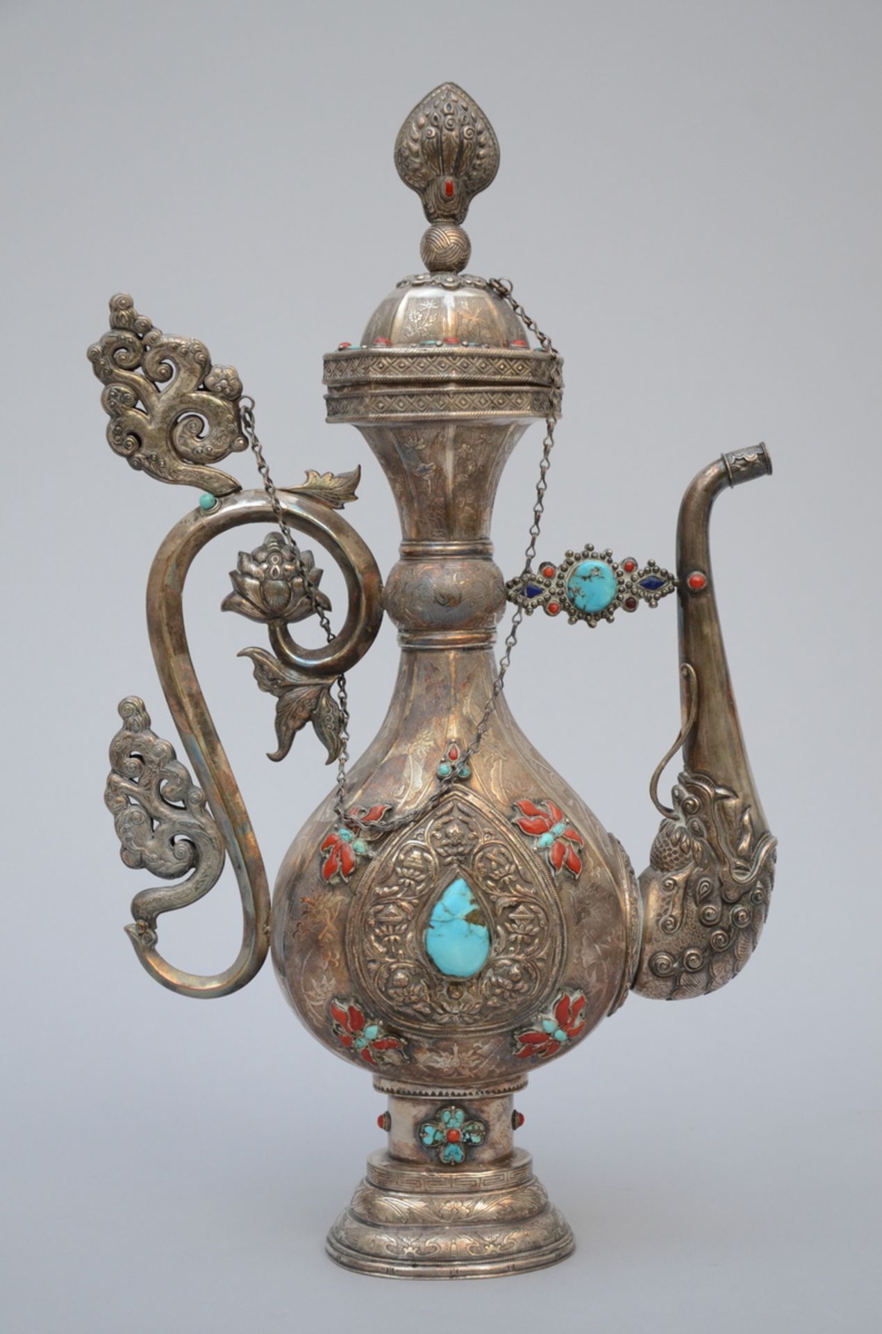 Tibetan silver ewer inlaid with lapus, coral and turquoise (47 cm) - Image 3 of 5