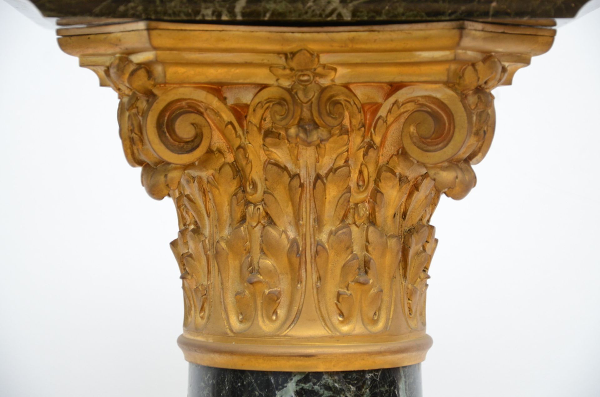 Corinthian column in green marble with gilt bronze mounts (130cm) - Image 2 of 3