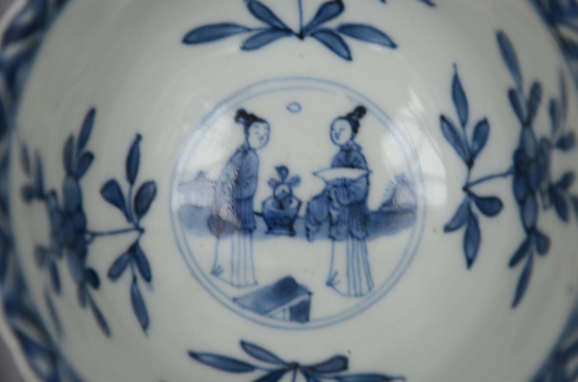 A pair of Chinese blue and white porcelain bowls 'ladies', Kangxi period (6x11 cm) - Image 3 of 4