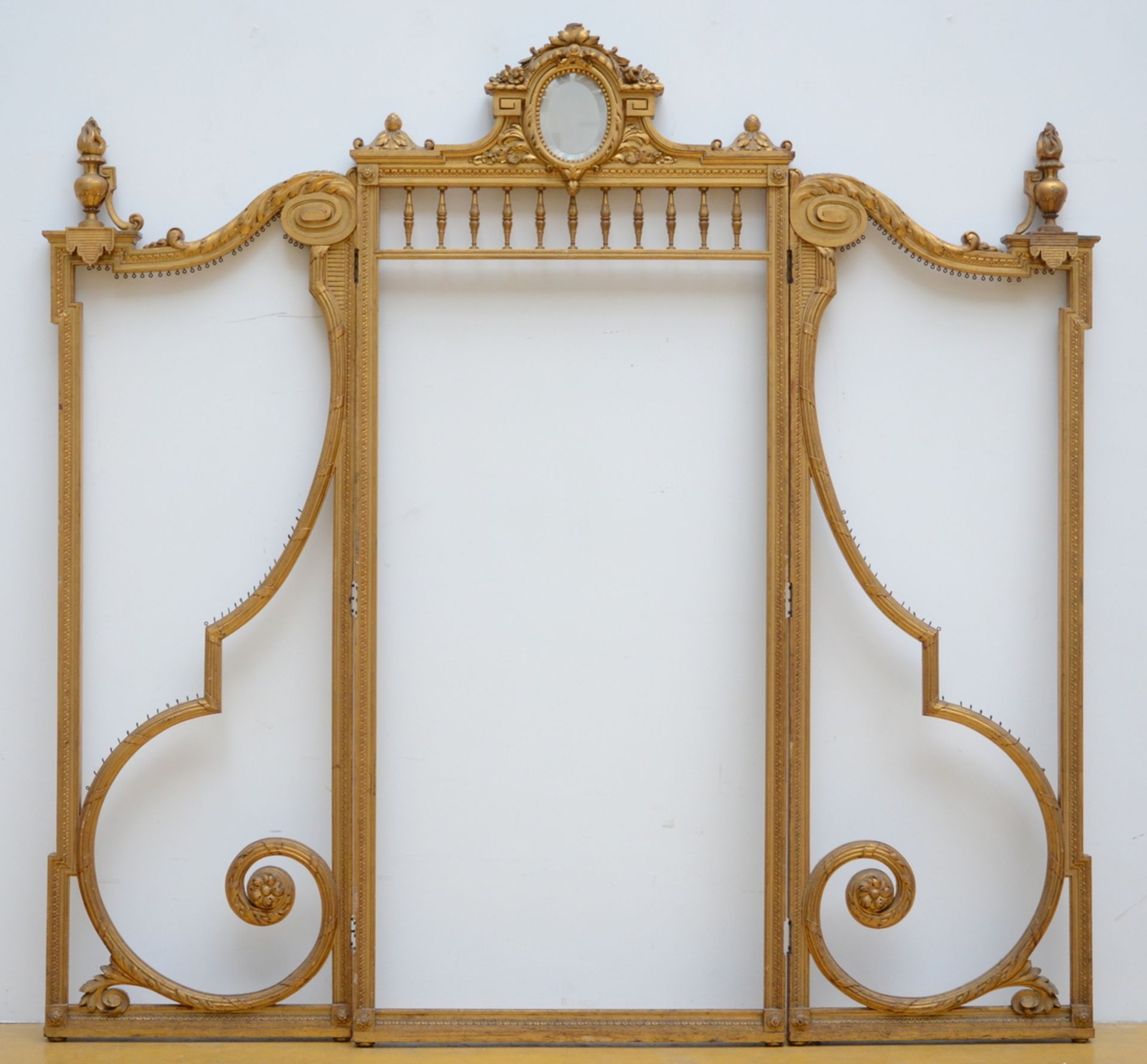 Louis XVI screen in gilt wood (117x188 cm)