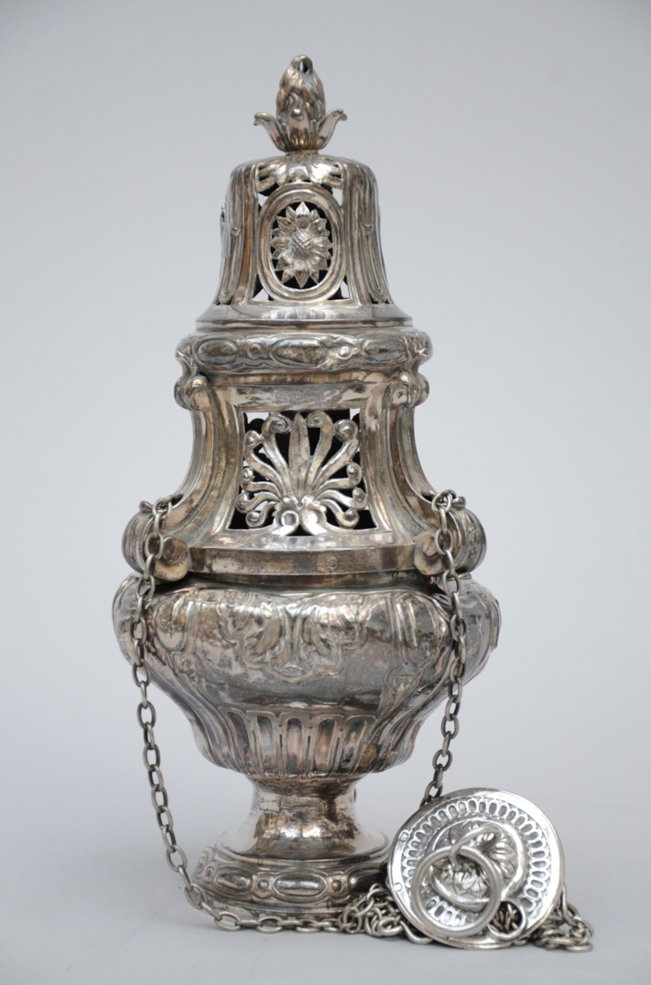 A silver incense burner (h 30 cm)(*)