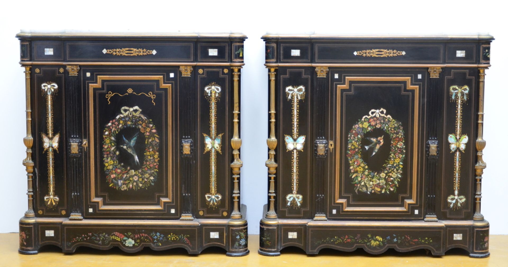 A pair of Napoleon III sideboards with painting and mother-of-pearl inlay (110x110x45)