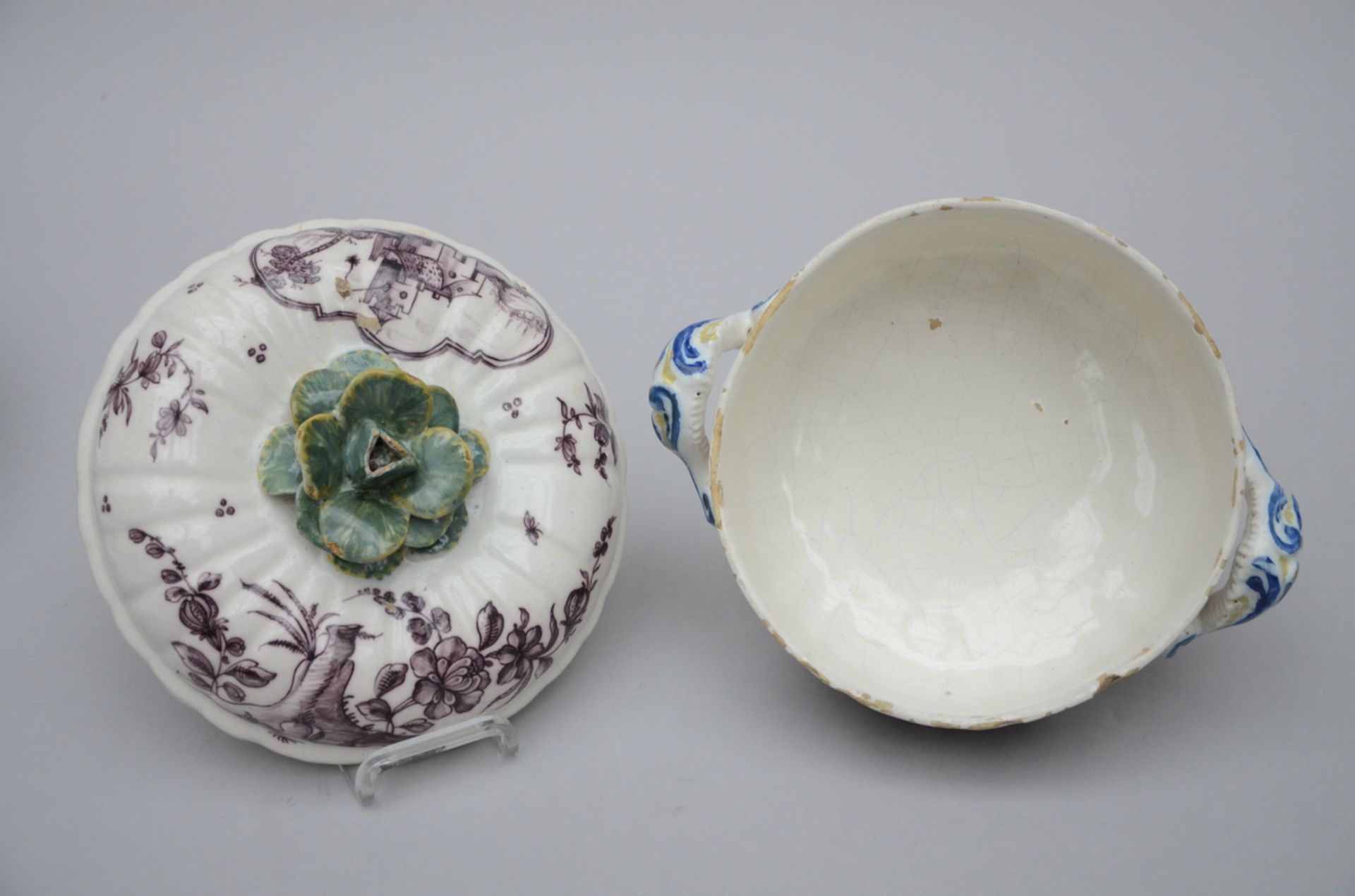 A 'manganèse' tureen in faience from Saint-Omer, 18th century (18x23 cm) - Image 3 of 4