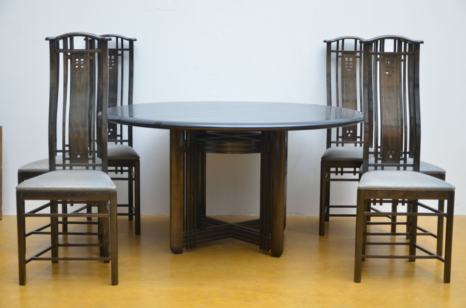 Set of 6 chairs and a round table by Umberto Asagno for Giorgetti (dia 140 cm)