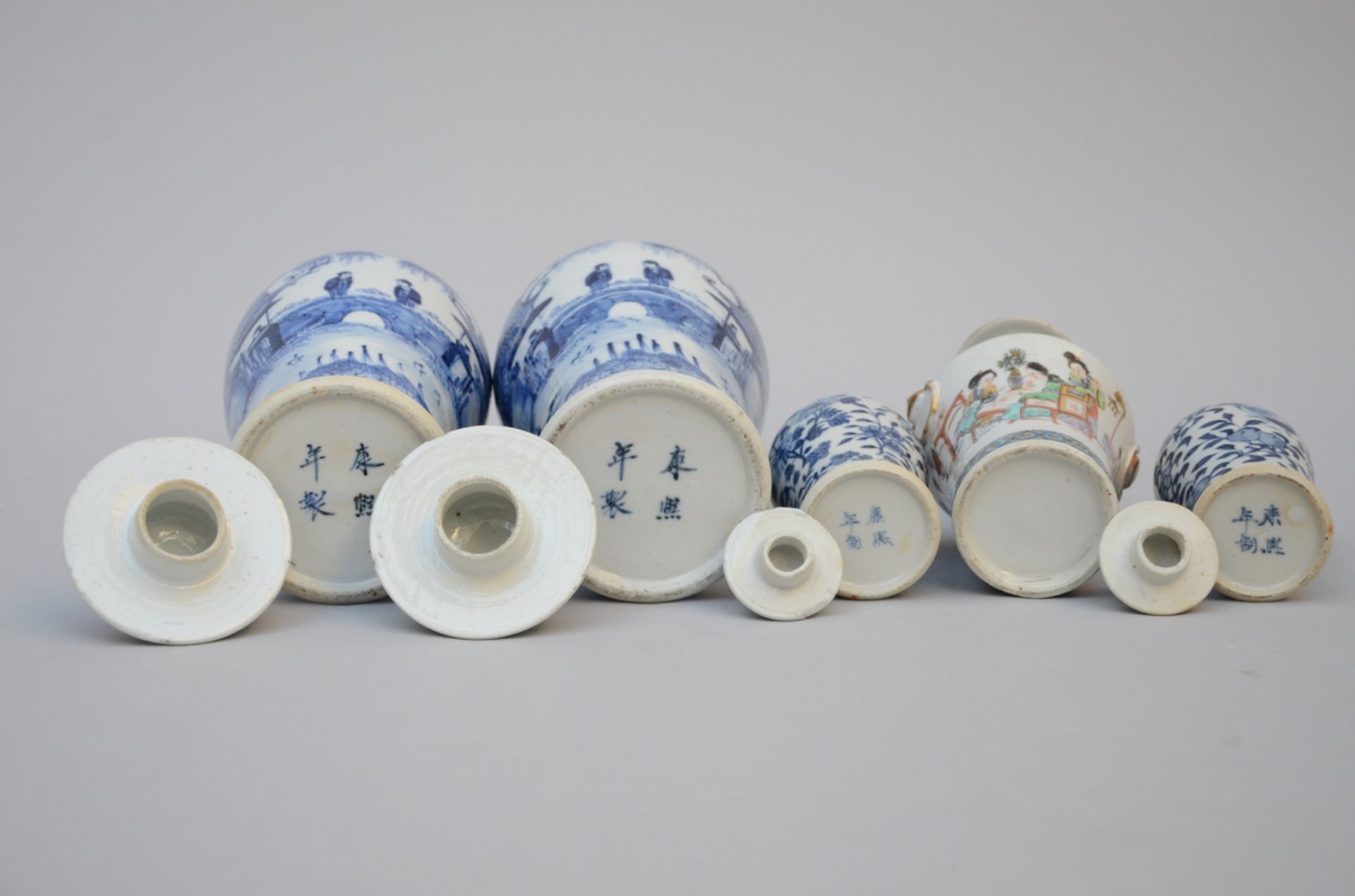 Lot: five Chinese vases (h 17-30 cm) (*) - Image 3 of 3