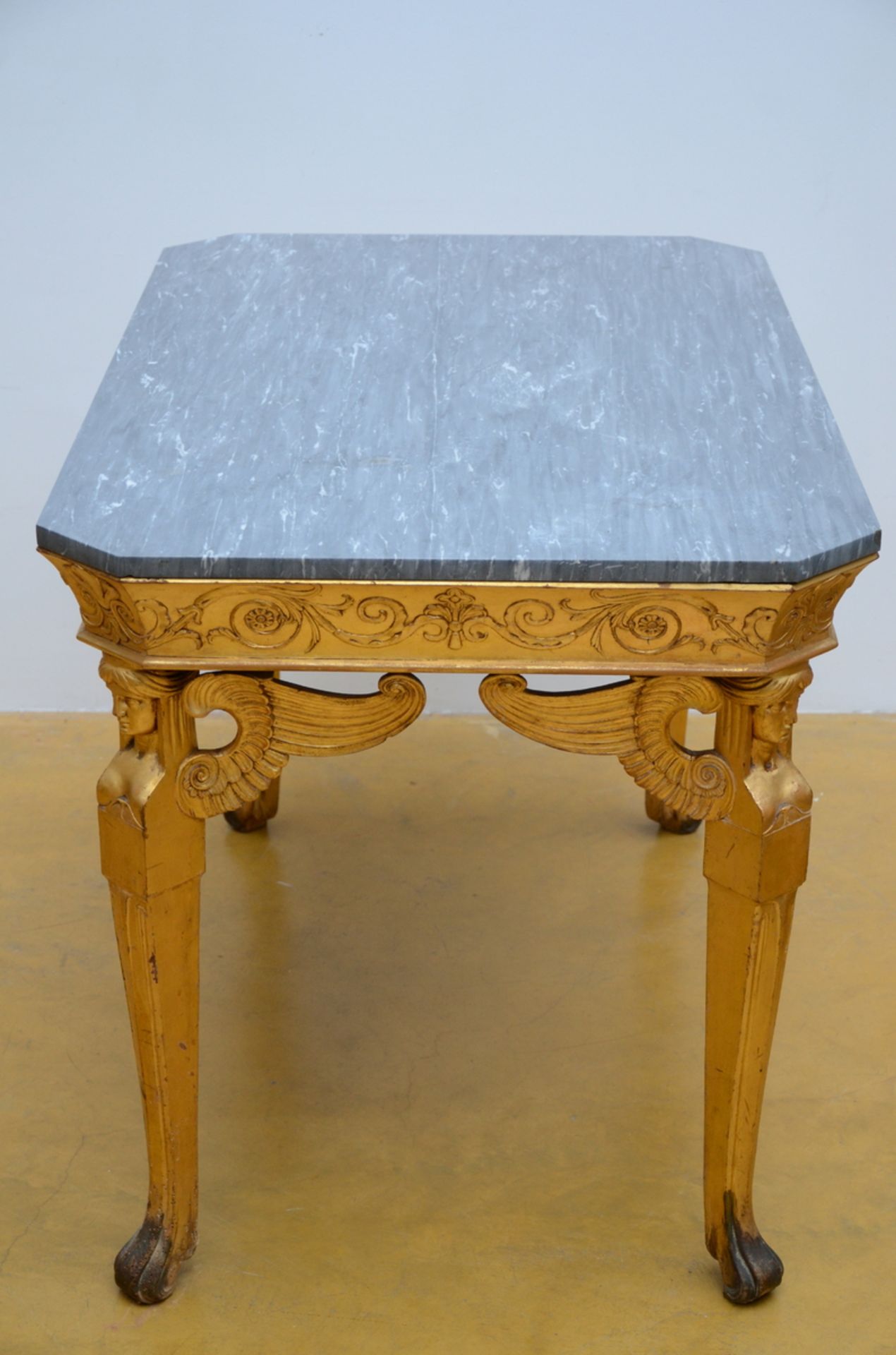 A gilded Empire style ensemble: table (77x116x72cm) display case (122x142x42cm) sofa ( - Image 7 of 7