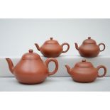 Lot: four Yixing teapots (h 5 to 8 cm) (*)