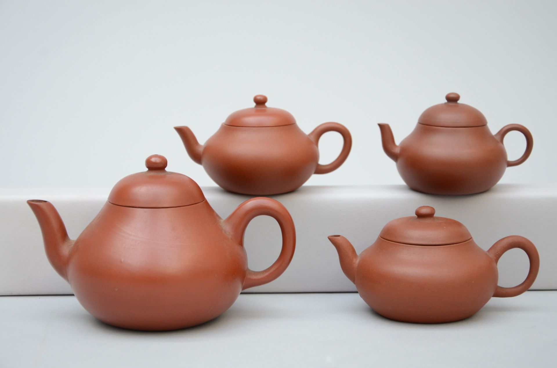 Lot: four Yixing teapots (h 5 to 8 cm) (*)