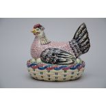 A tureen in faience from Ferrière-la-Petite 'chicken resting on her nest' (22x24x16 cm)