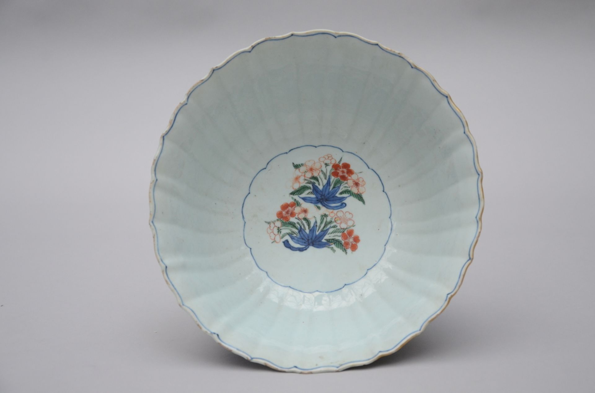 Lobed bowl in Chinese famille verte porcelain, Kangxi period (13x25.5 cm) - Image 2 of 4