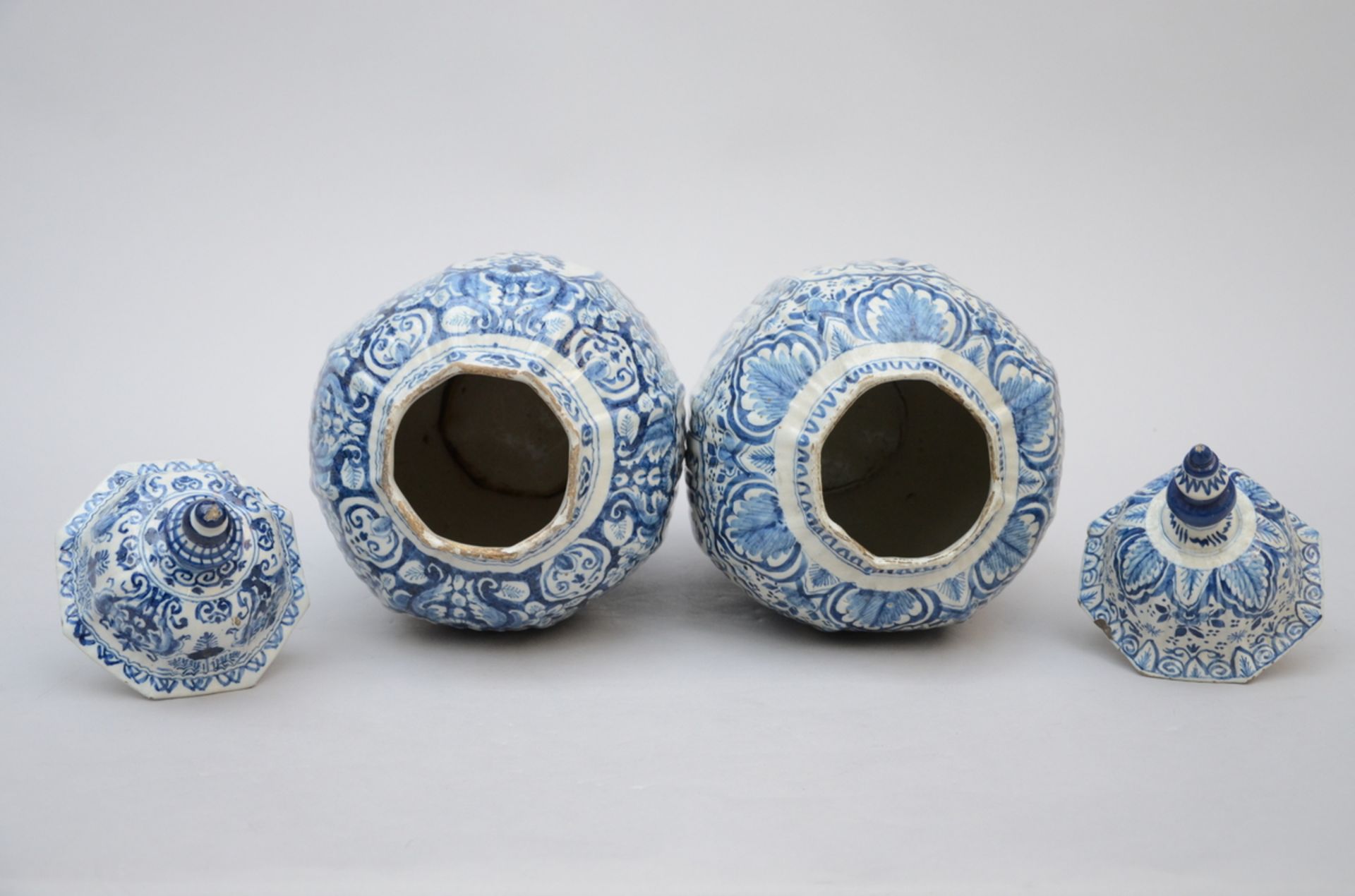 Two vases in Delft earthenware, 18th century (44 and 45 cm) (*) - Image 2 of 3