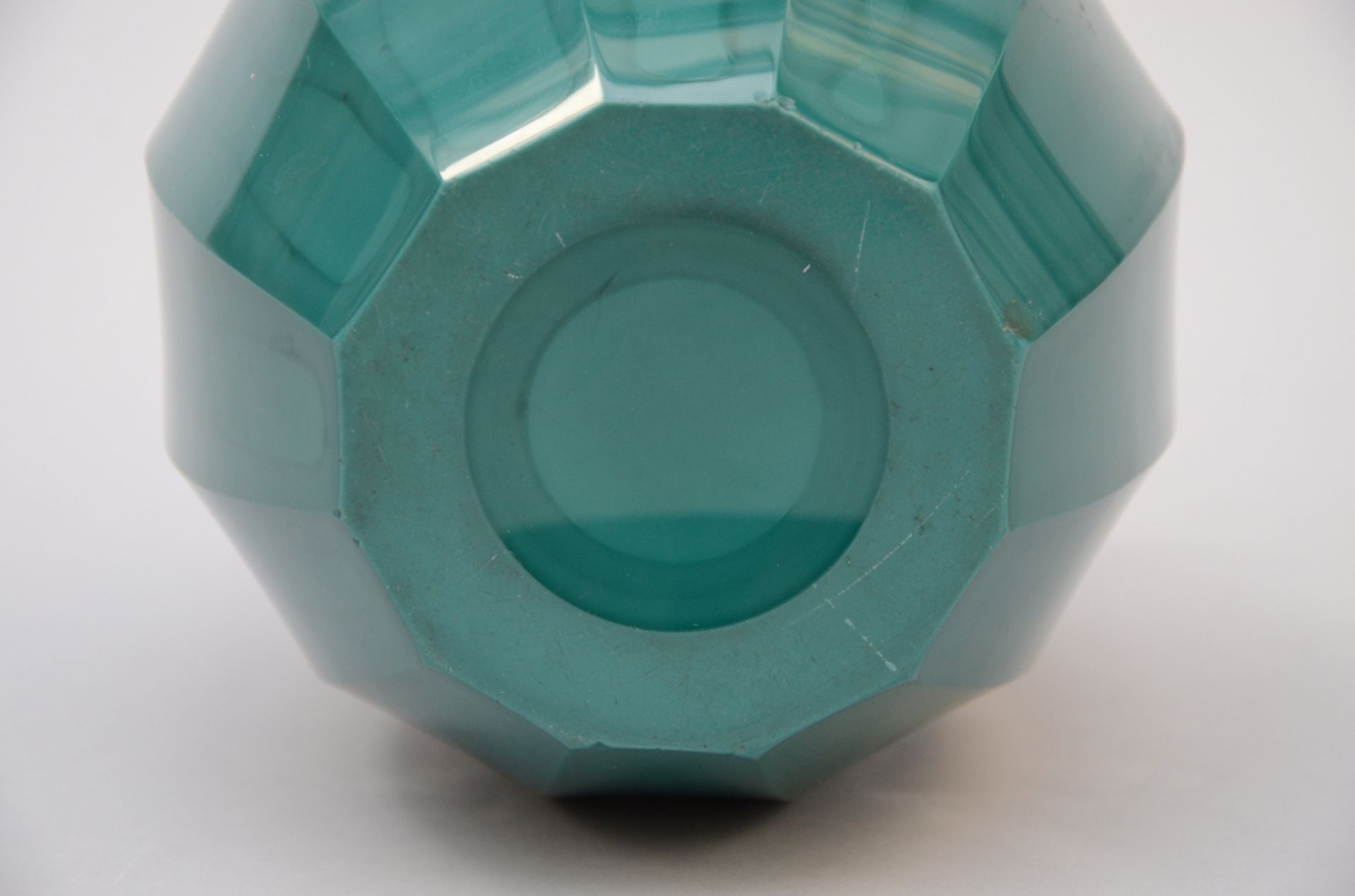 A glass Art Deco vase (h 26,5 cm) - Image 3 of 3