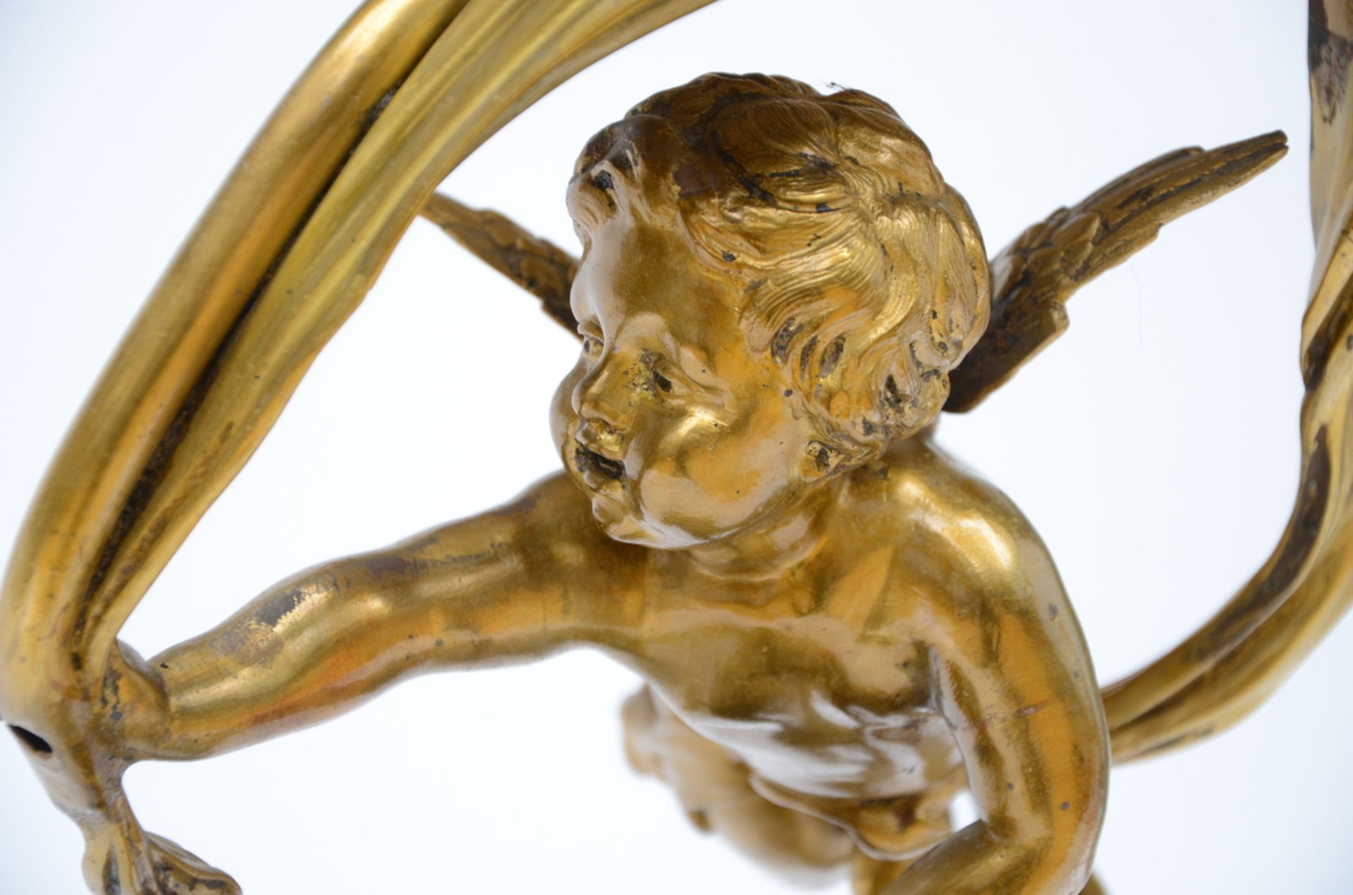 A gilt bronze lamp on marble foot 'amor' (93cm) - Image 2 of 3