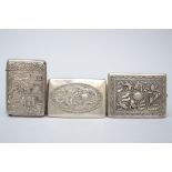 Lot: 3 Chinese silver cigarette cases (11x8 12x8 12x9 cm) (*)