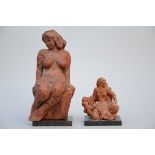 Jos De Decker: two statues in terra cotta 'lady' and 'lady with child' (37x17x22 - 17x15x12 cm)